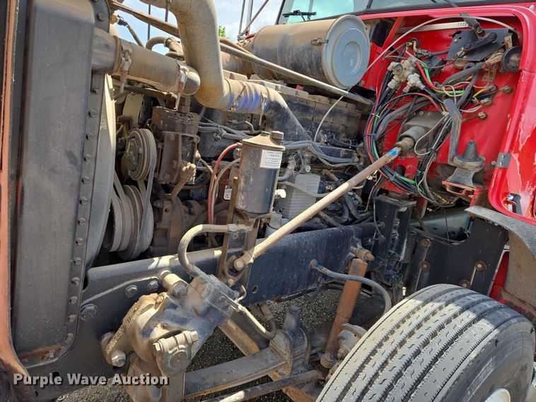 image for item EN8031 1996 Freightliner FLD semi truck