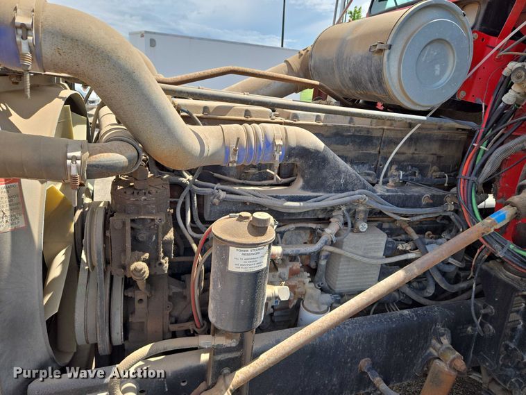 image for item EN8031 1996 Freightliner FLD semi truck