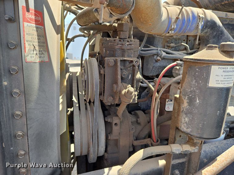 image for item EN8031 1996 Freightliner FLD semi truck