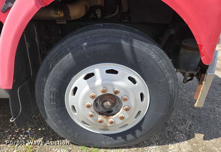 image for item EN8031 1996 Freightliner FLD semi truck