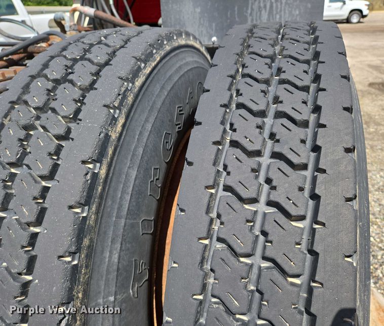 image for item EN8031 1996 Freightliner FLD semi truck