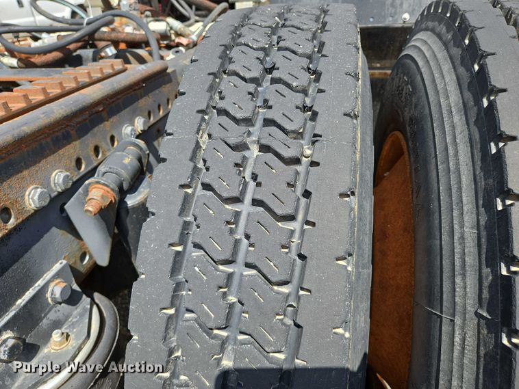 image for item EN8031 1996 Freightliner FLD semi truck