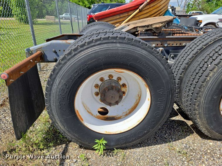 image for item EN8031 1996 Freightliner FLD semi truck