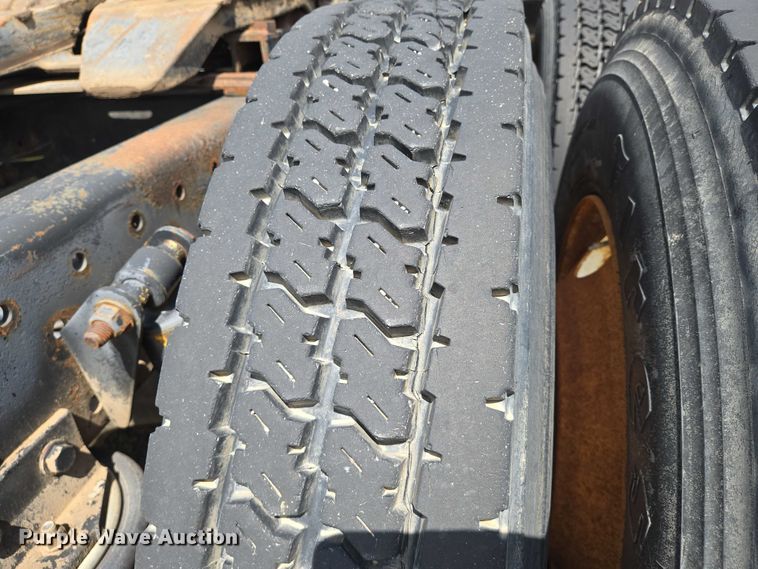 image for item EN8031 1996 Freightliner FLD semi truck