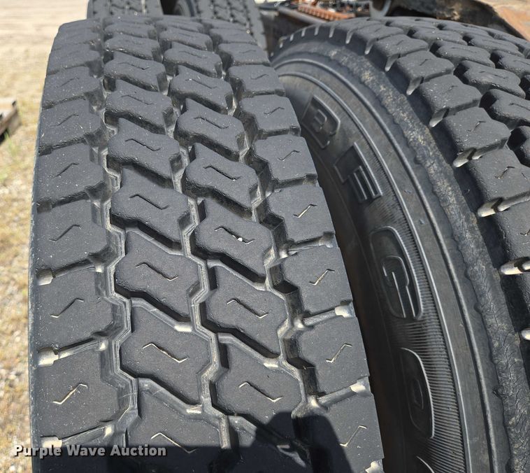 image for item EN8031 1996 Freightliner FLD semi truck