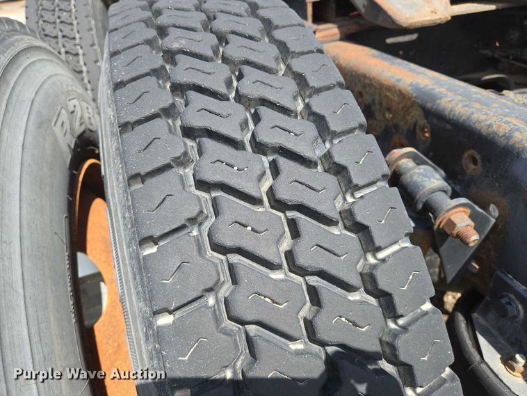 image for item EN8031 1996 Freightliner FLD semi truck