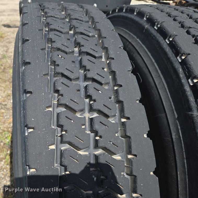 image for item EN8031 1996 Freightliner FLD semi truck