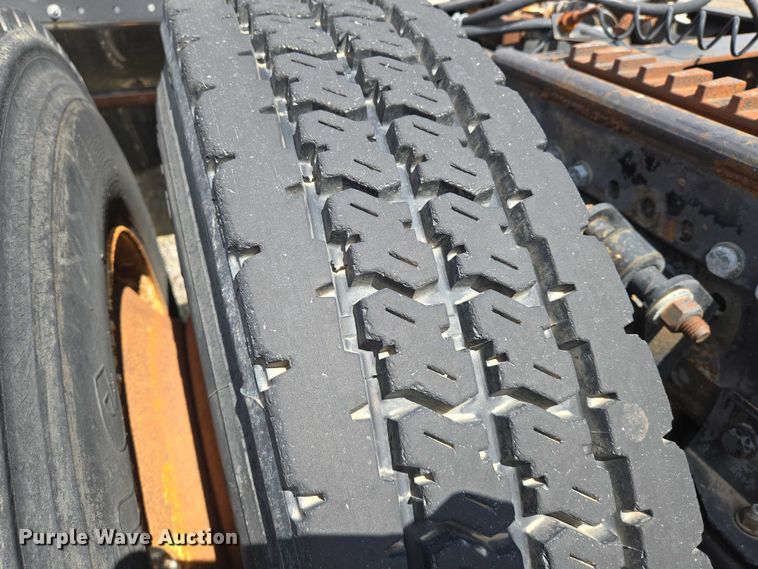 image for item EN8031 1996 Freightliner FLD semi truck