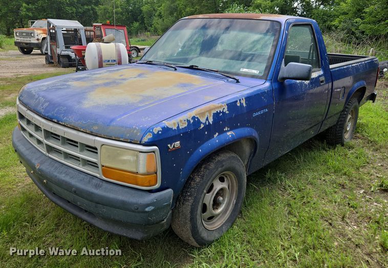 image for item EN8052 1996 Dodge Dakota pickup truck