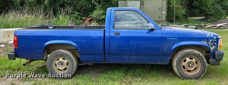 image for item EN8052 1996 Dodge Dakota pickup truck