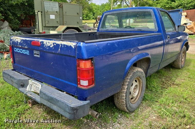 image for item EN8052 1996 Dodge Dakota pickup truck