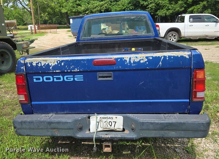 image for item EN8052 1996 Dodge Dakota pickup truck