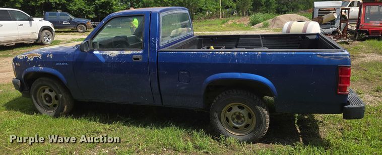 image for item EN8052 1996 Dodge Dakota pickup truck