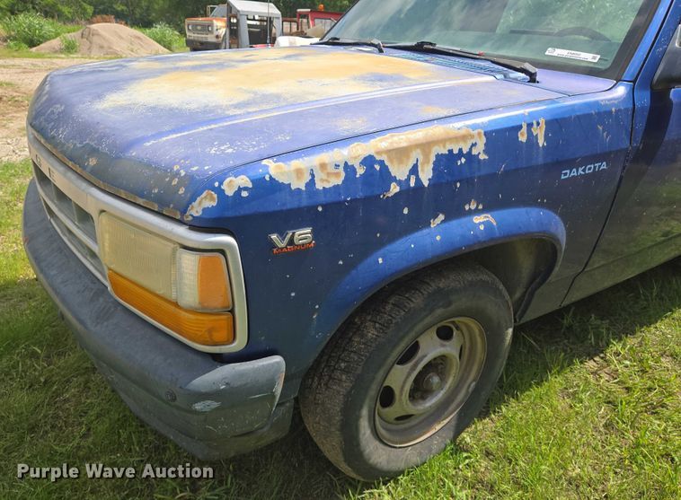image for item EN8052 1996 Dodge Dakota pickup truck