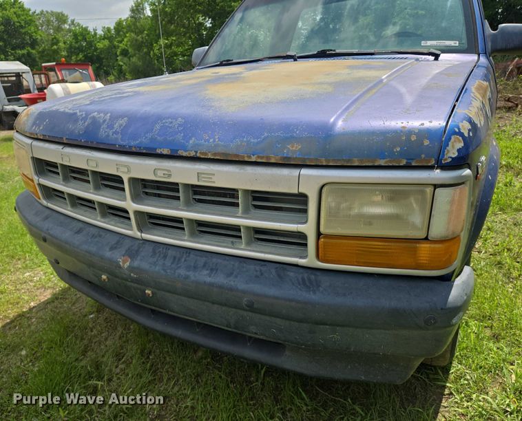 image for item EN8052 1996 Dodge Dakota pickup truck