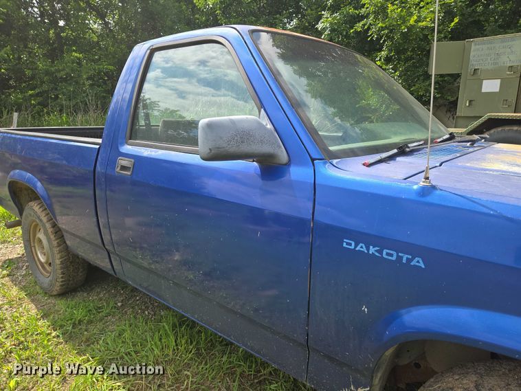 image for item EN8052 1996 Dodge Dakota pickup truck