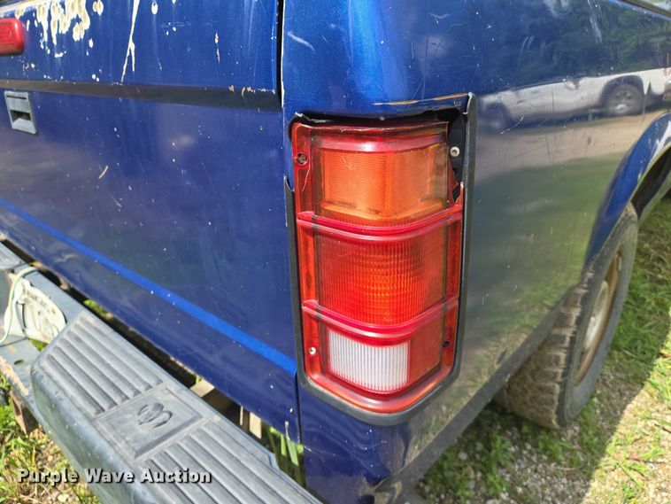 image for item EN8052 1996 Dodge Dakota pickup truck