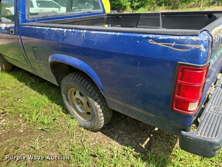 image for item EN8052 1996 Dodge Dakota pickup truck