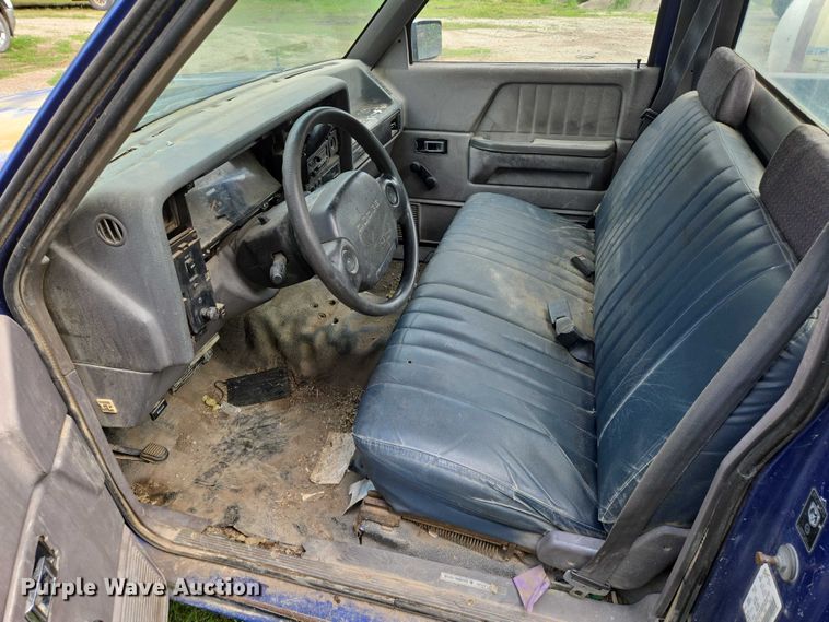 image for item EN8052 1996 Dodge Dakota pickup truck