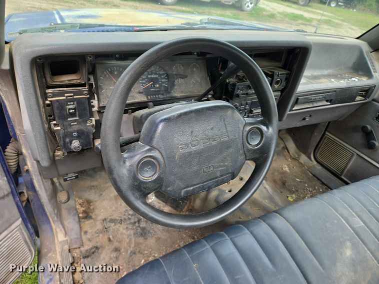 image for item EN8052 1996 Dodge Dakota pickup truck