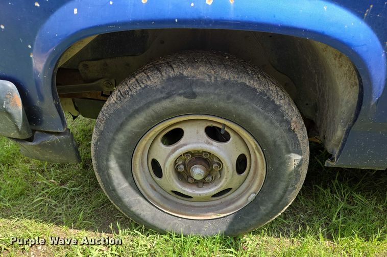 image for item EN8052 1996 Dodge Dakota pickup truck