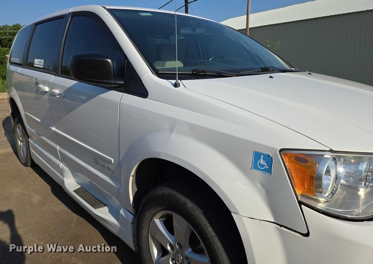 image for item EN8057 2017 Dodge Grand Caravan handicap accessible van