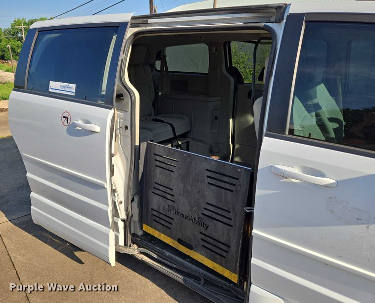 image for item EN8057 2017 Dodge Grand Caravan handicap accessible van
