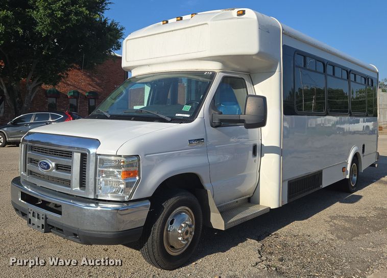 image for item EN8058 2016 Ford E450 shuttle bus