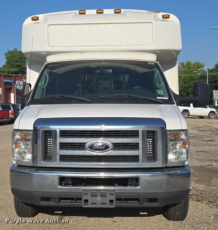 image for item EN8058 2016 Ford E450 shuttle bus