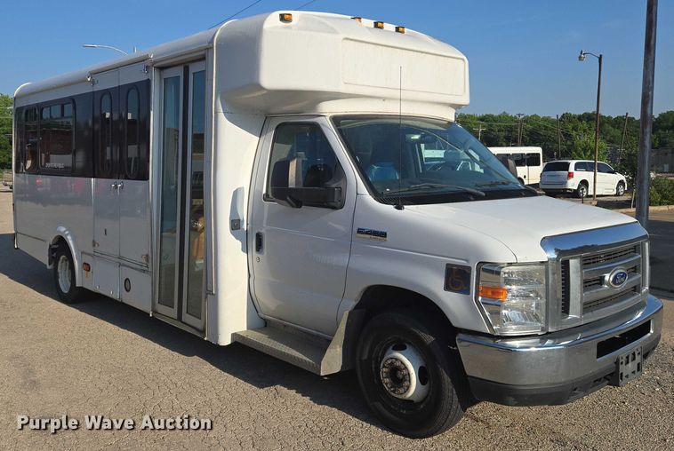 image for item EN8058 2016 Ford E450 shuttle bus