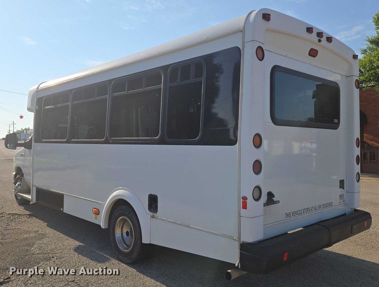 image for item EN8058 2016 Ford E450 shuttle bus