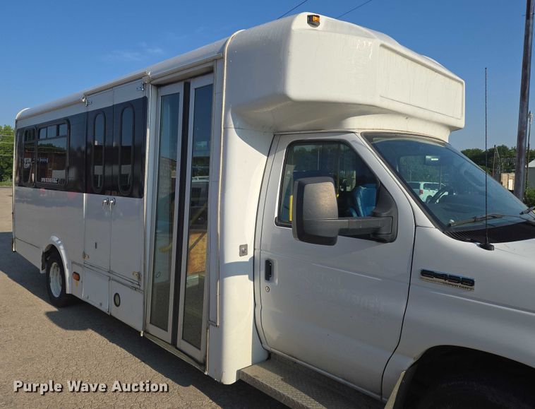 image for item EN8058 2016 Ford E450 shuttle bus