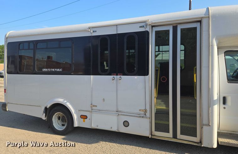 image for item EN8058 2016 Ford E450 shuttle bus