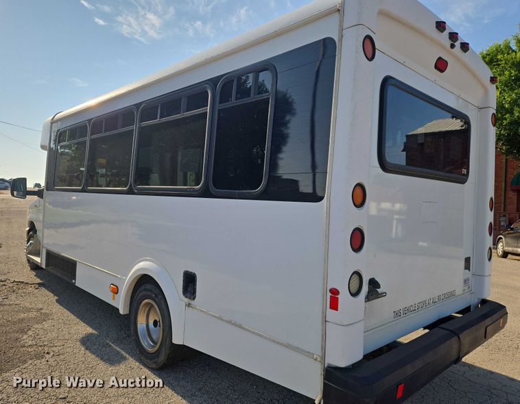 image for item EN8058 2016 Ford E450 shuttle bus