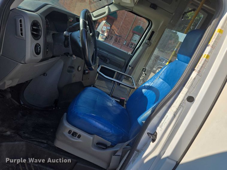 image for item EN8058 2016 Ford E450 shuttle bus