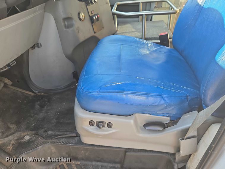 image for item EN8058 2016 Ford E450 shuttle bus