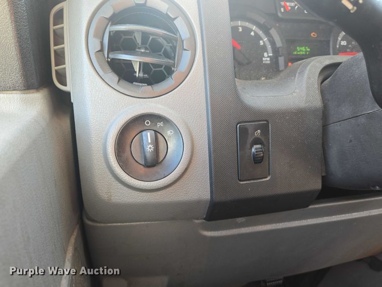 image for item EN8058 2016 Ford E450 shuttle bus