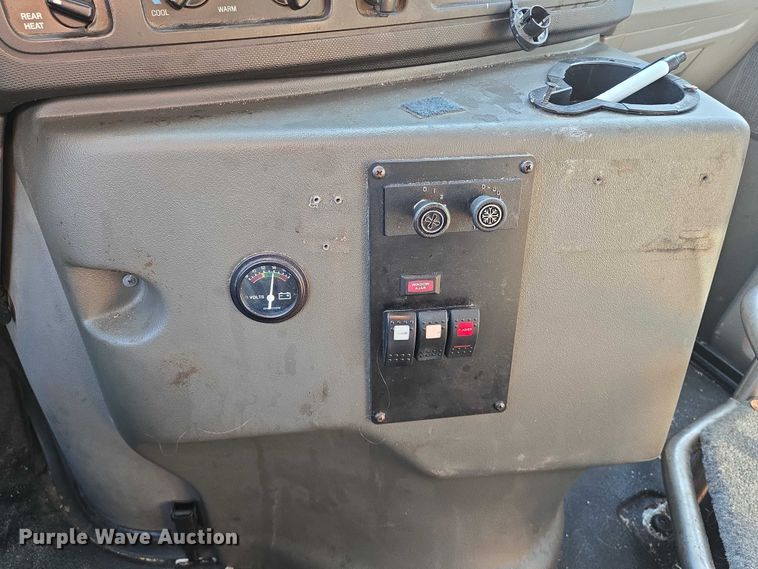 image for item EN8058 2016 Ford E450 shuttle bus