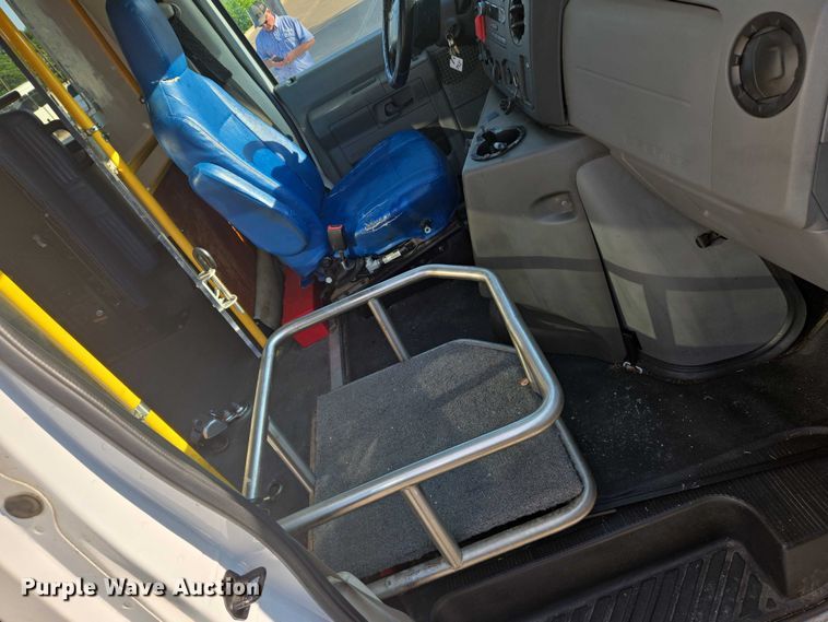 image for item EN8058 2016 Ford E450 shuttle bus