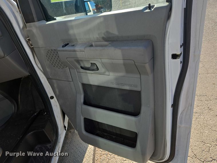 image for item EN8058 2016 Ford E450 shuttle bus