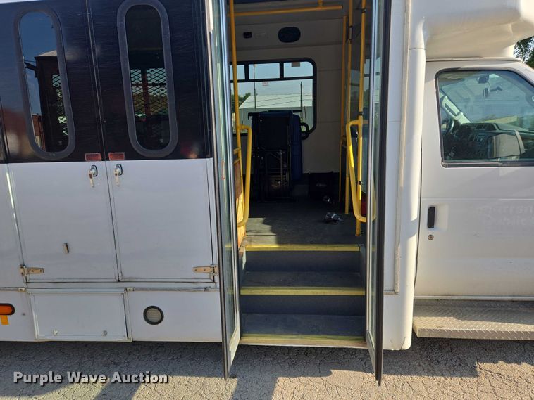 image for item EN8058 2016 Ford E450 shuttle bus