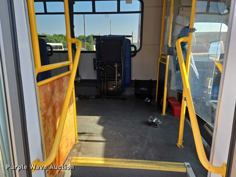 image for item EN8058 2016 Ford E450 shuttle bus