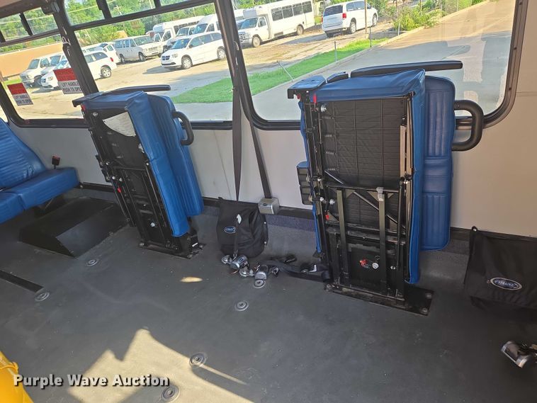 image for item EN8058 2016 Ford E450 shuttle bus