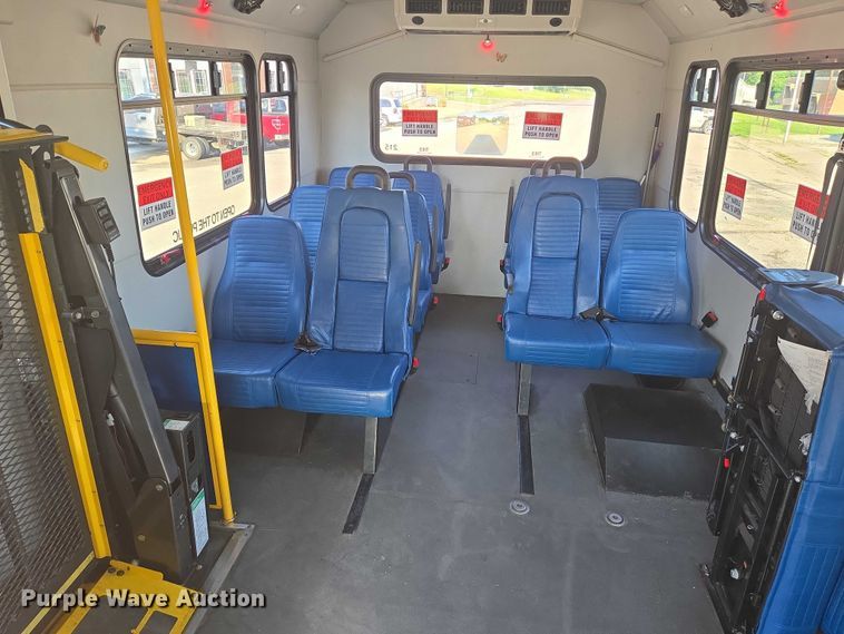 image for item EN8058 2016 Ford E450 shuttle bus