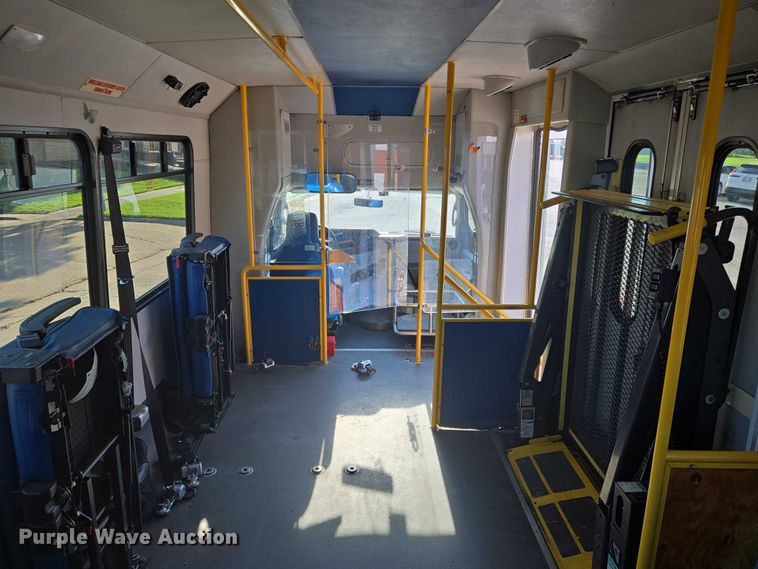 image for item EN8058 2016 Ford E450 shuttle bus