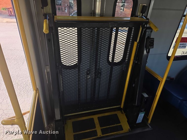 image for item EN8058 2016 Ford E450 shuttle bus