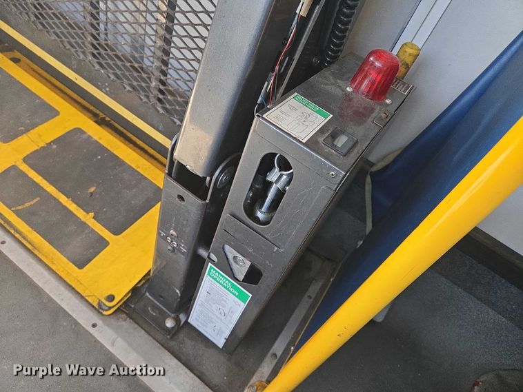 image for item EN8058 2016 Ford E450 shuttle bus