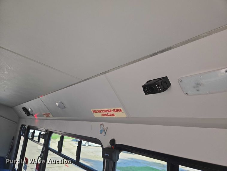 image for item EN8058 2016 Ford E450 shuttle bus