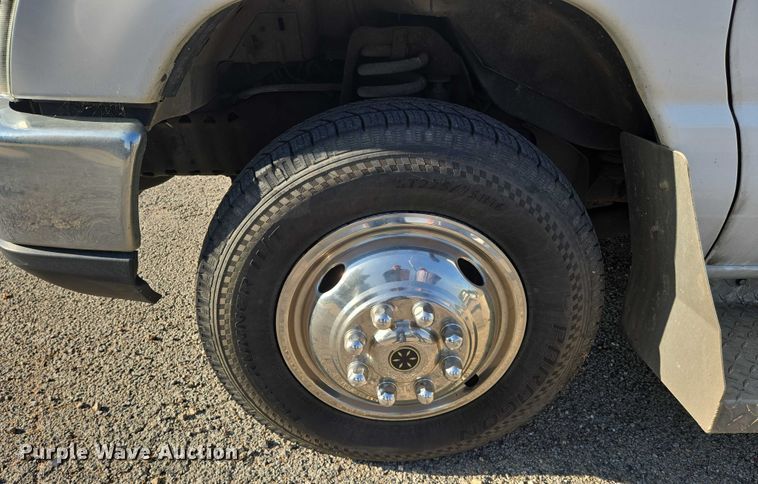 image for item EN8058 2016 Ford E450 shuttle bus