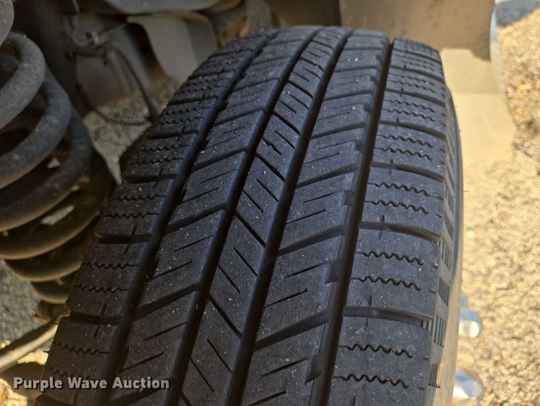 image for item EN8058 2016 Ford E450 shuttle bus